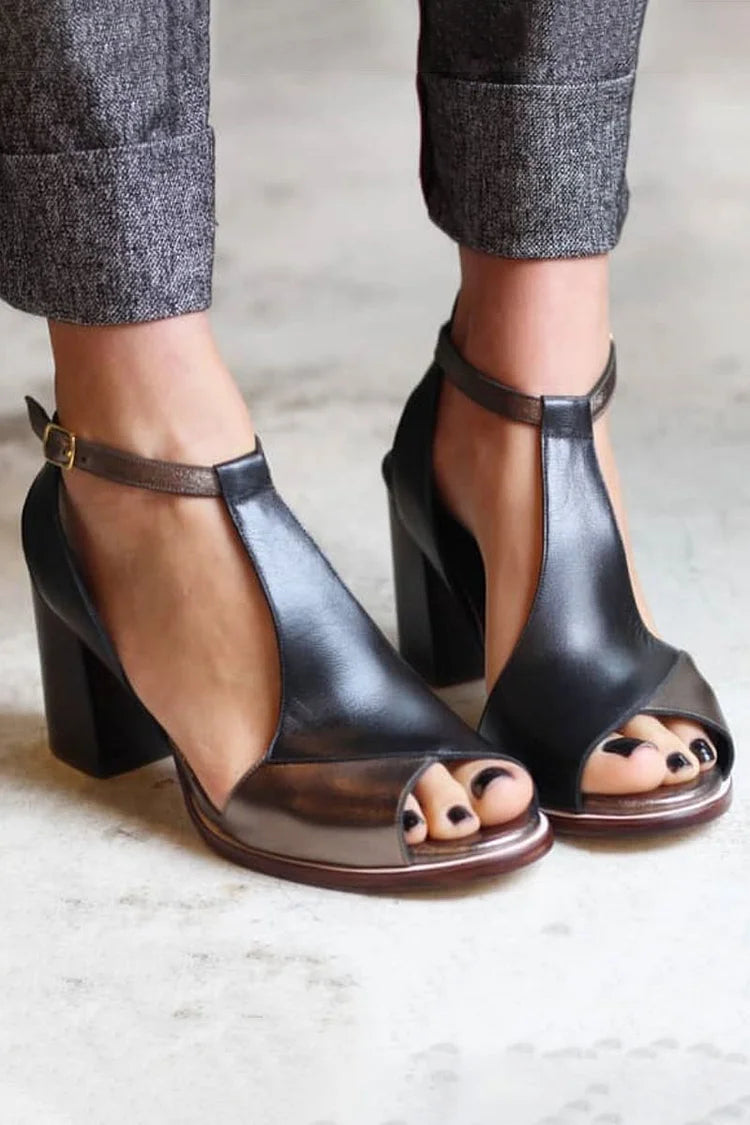 Schwarze Peep-Toe-Pumps mit Patchwork-Design, breitem Absatz und Knöchelriemen