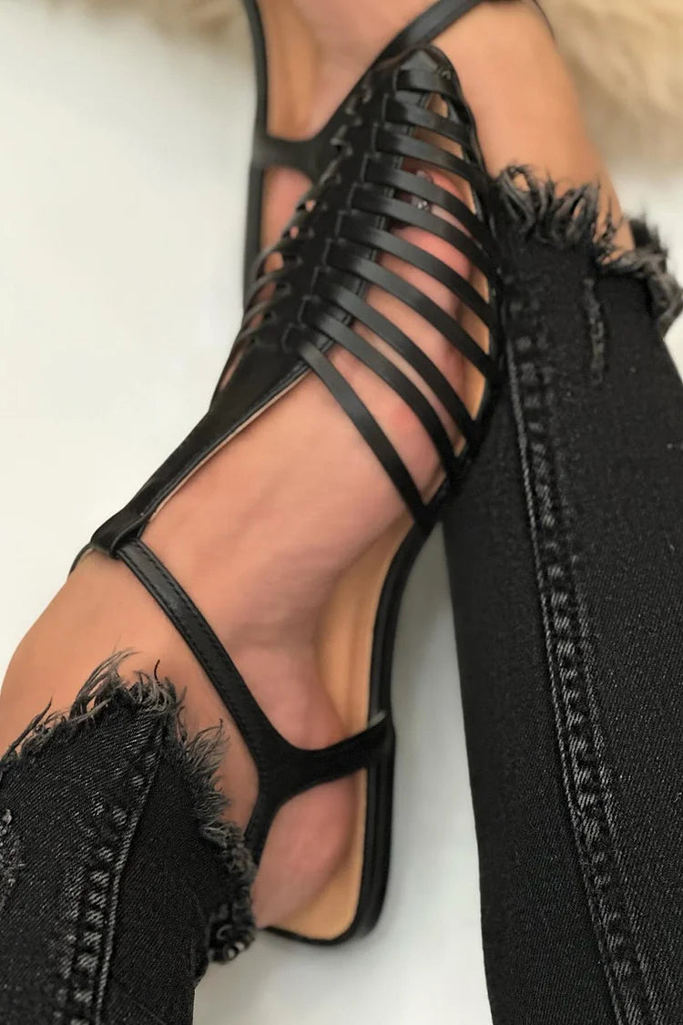 Wesentliche Schwarze Cut-Out Sandalen mit Spitzem Zehenbereich und T-Riemen