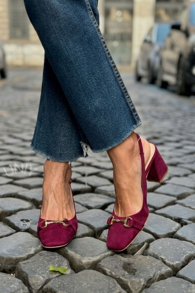 Olivefarbene Wildleder-Slingback-Pumps mit Blockabsatz