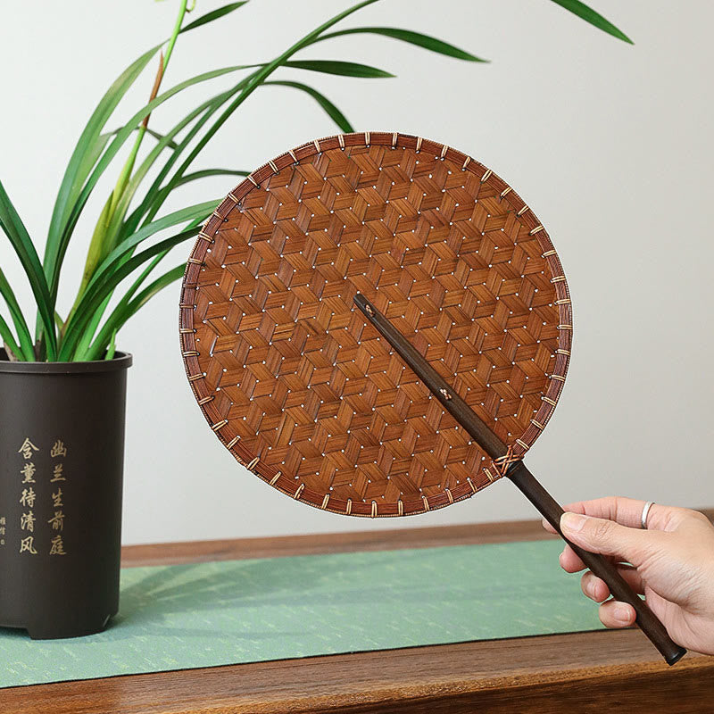 Handgefertigter runder achteckiger Bambusfächer im Vintage-Chinesischen Stil mit langem Griff von Buddha Steine