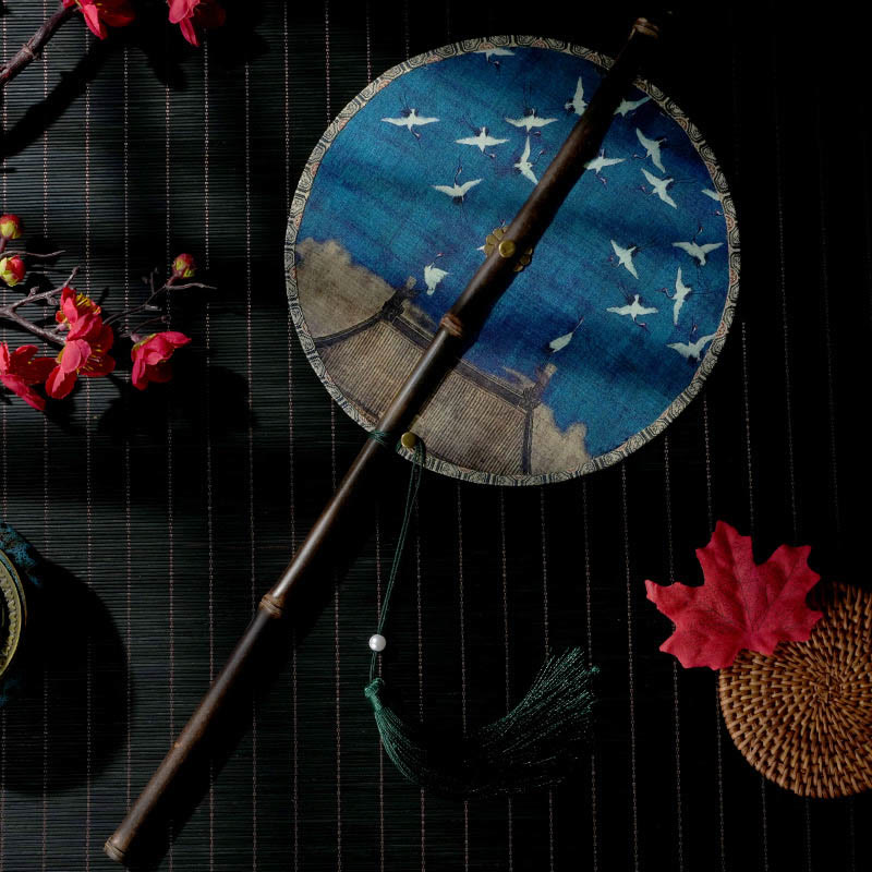 Handgemachter Fächer mit Buddha-Steinen und Blumenmuster – Pfirsich, Loquat, Kranich und Schmetterling – Langer lila Bambusgriff, tragbar und biegsam