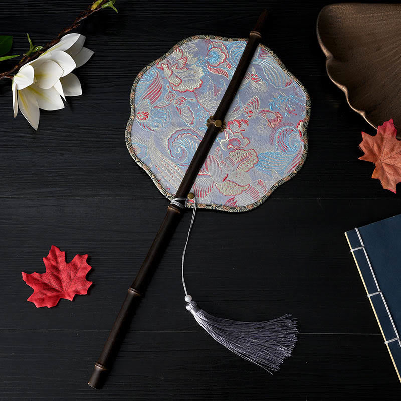 Handgemachter Fächer mit Buddha-Steinen und Blumenmuster – Pfirsich, Loquat, Kranich und Schmetterling – Langer lila Bambusgriff, tragbar und biegsam