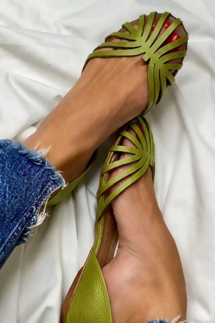 Schwarze Cut-Out Sandalen mit runder Zehenpartie