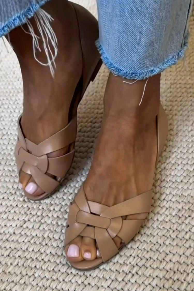Geflochtene Peeptoe-Ballerinas aus Kunstleder mit Kreuzriemen und geschlossenem Absatz