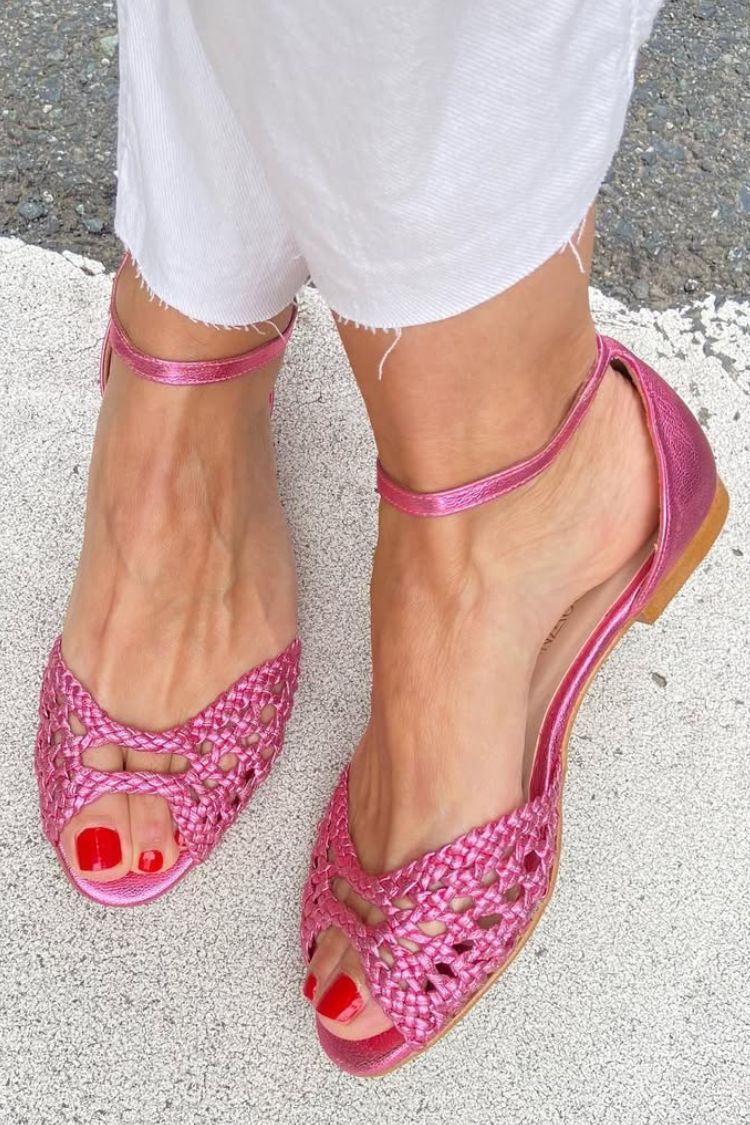 Elegante geflochtene Cut-Out Sandalen mit niedrigem Absatz, offener Zehenpartie und Knöchelriemen