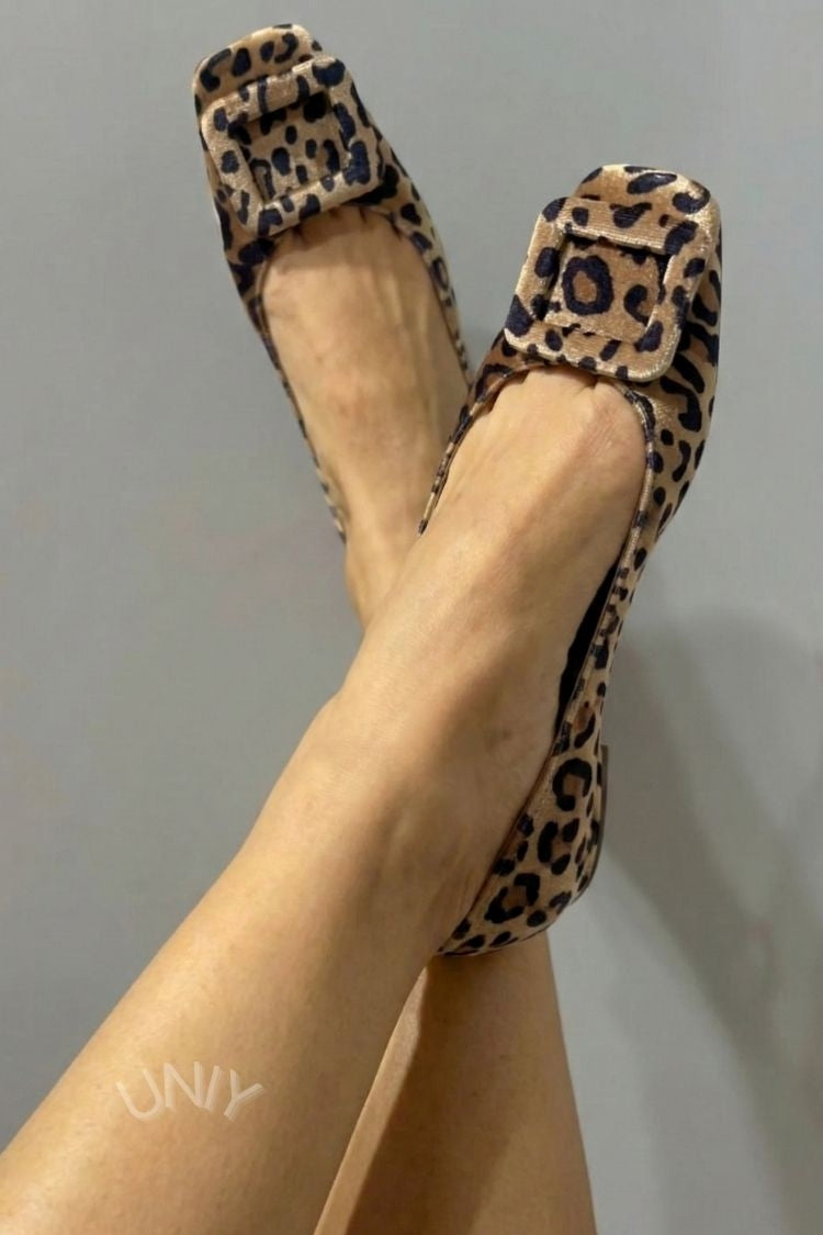 Velsche Ballerinas mit quadratischer Spitze und Schnalle