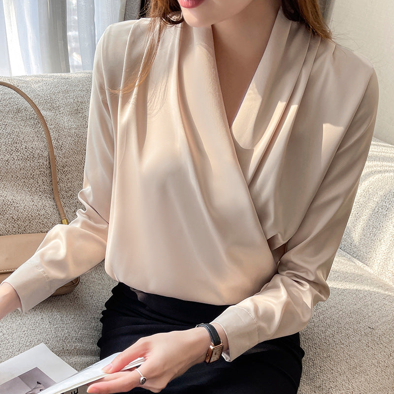Vérone: La blouse croisée élégante en satin pour femme