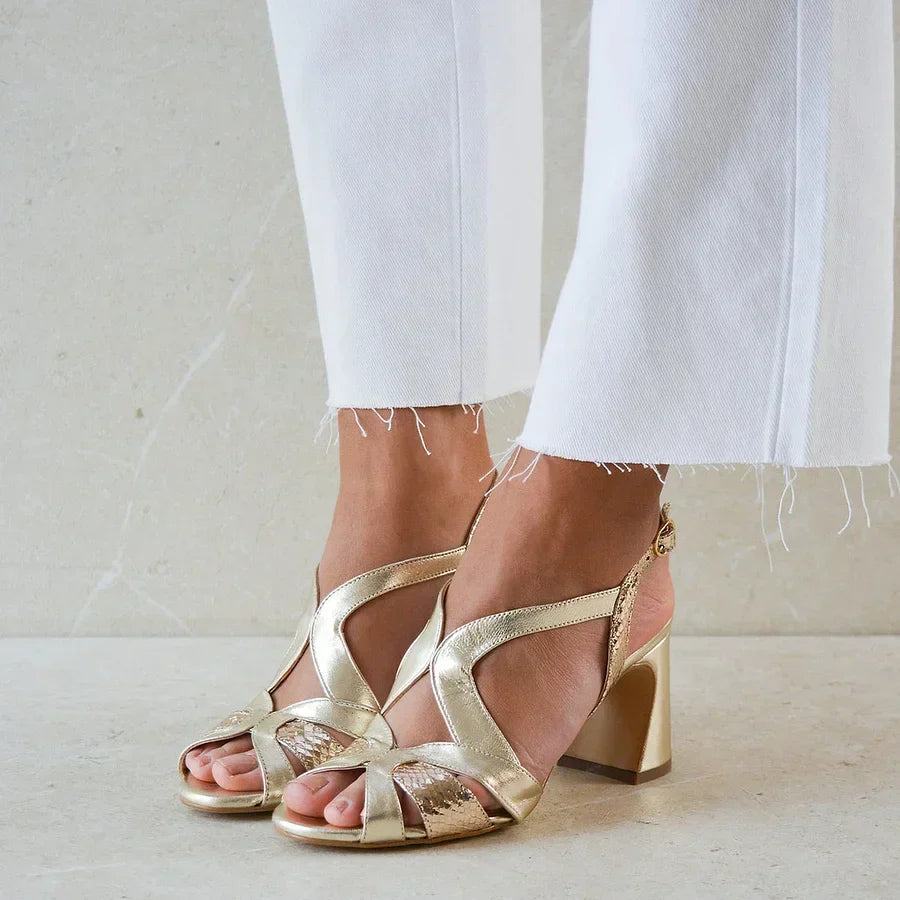 Stylische Pumps mit breitem Absatz, Cut-Outs, Peep-Toe und asymmetrischem Design