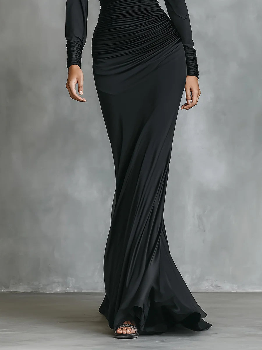Célina™ | Robe longue en satin noir avec décolleté épaules dénudées