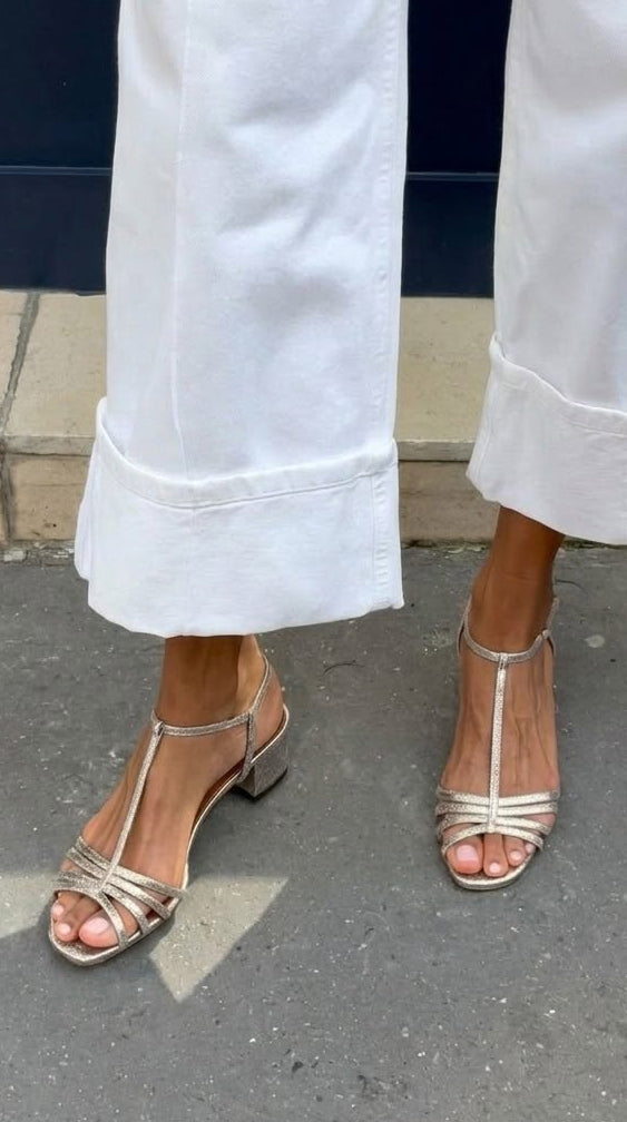 Metallische T-Riemen-Sandalen mit Schnalle und Blockabsatz