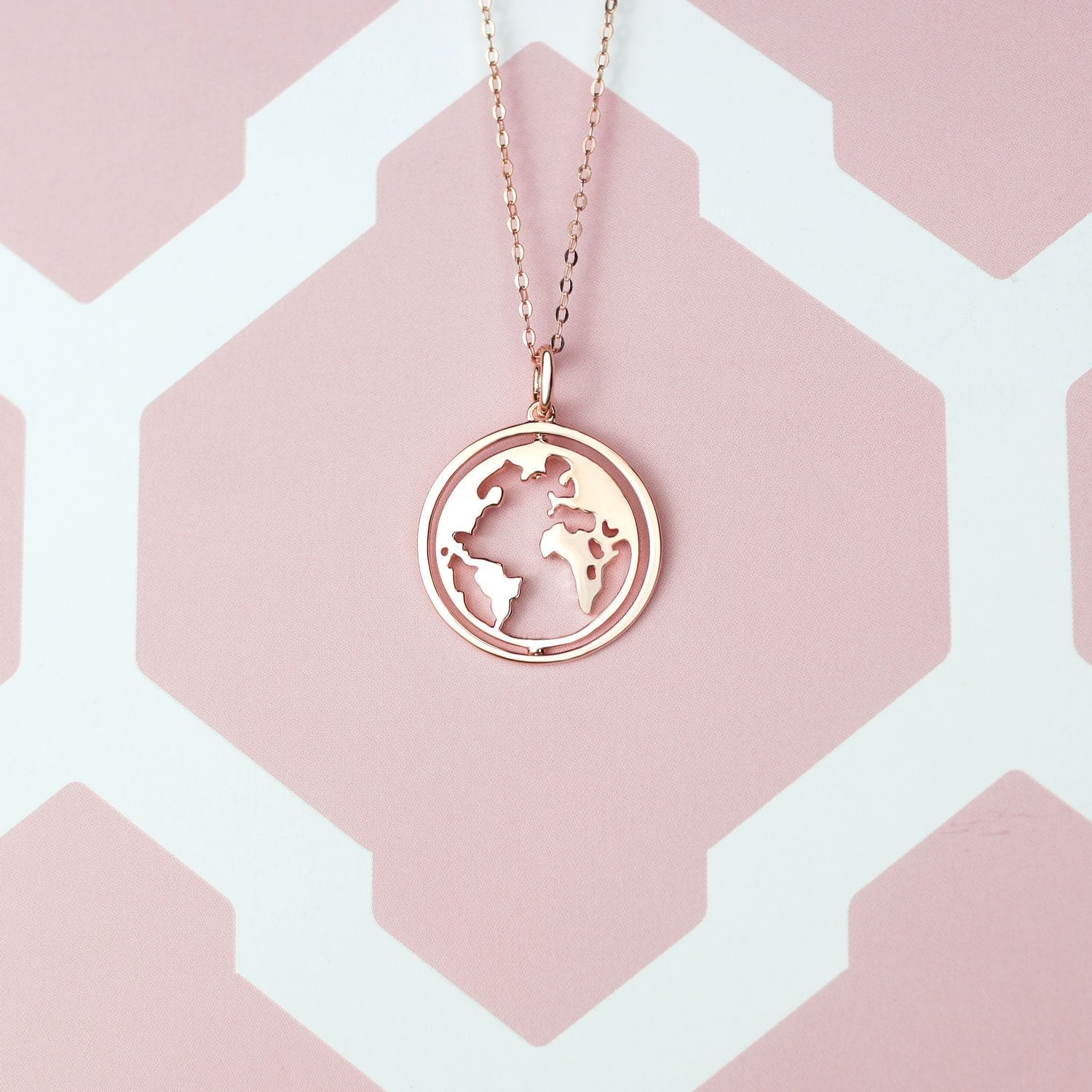 Collier BonnyWorld avec rose globe tournante