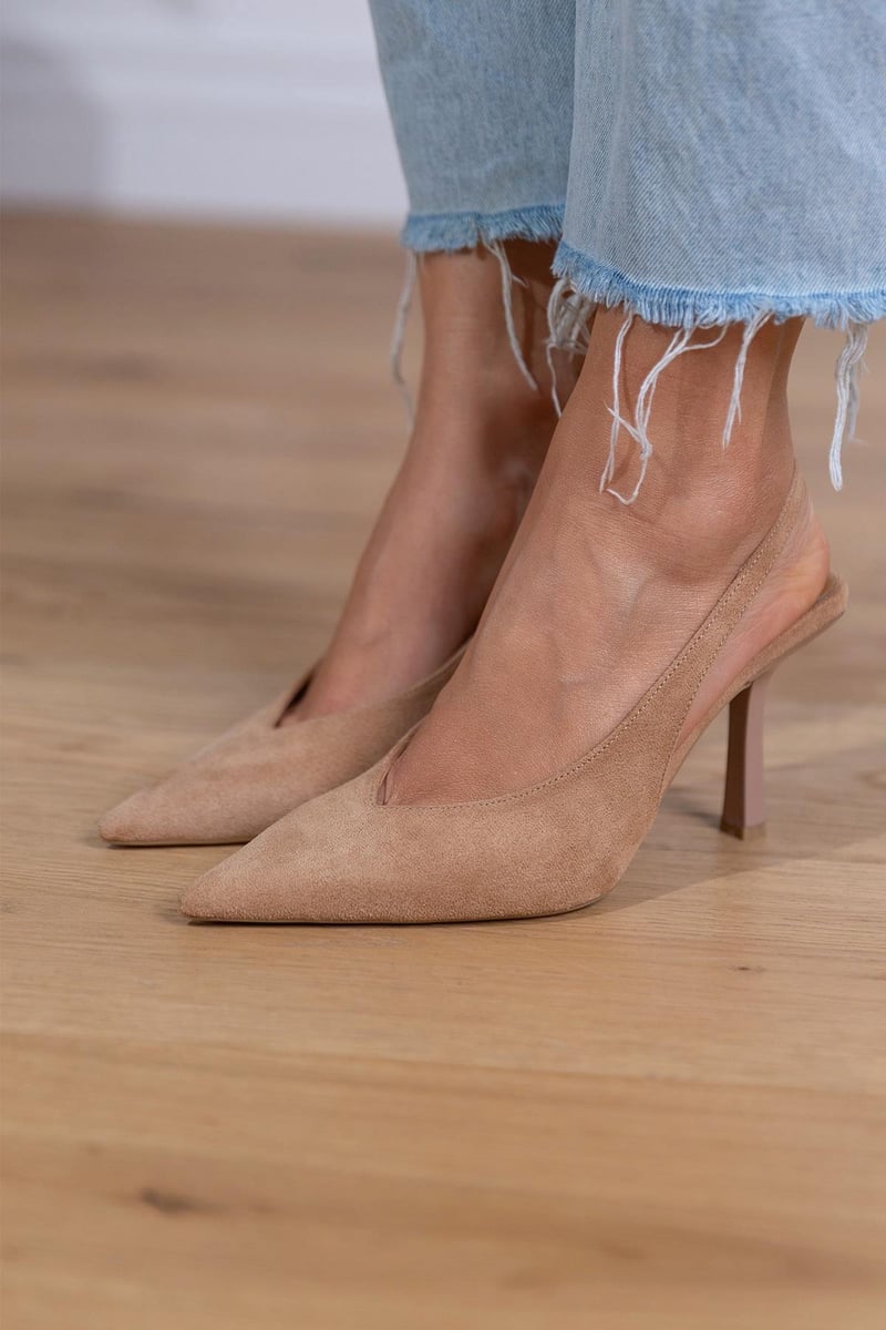 Beige Spitz-Zeh Kitten-Heels